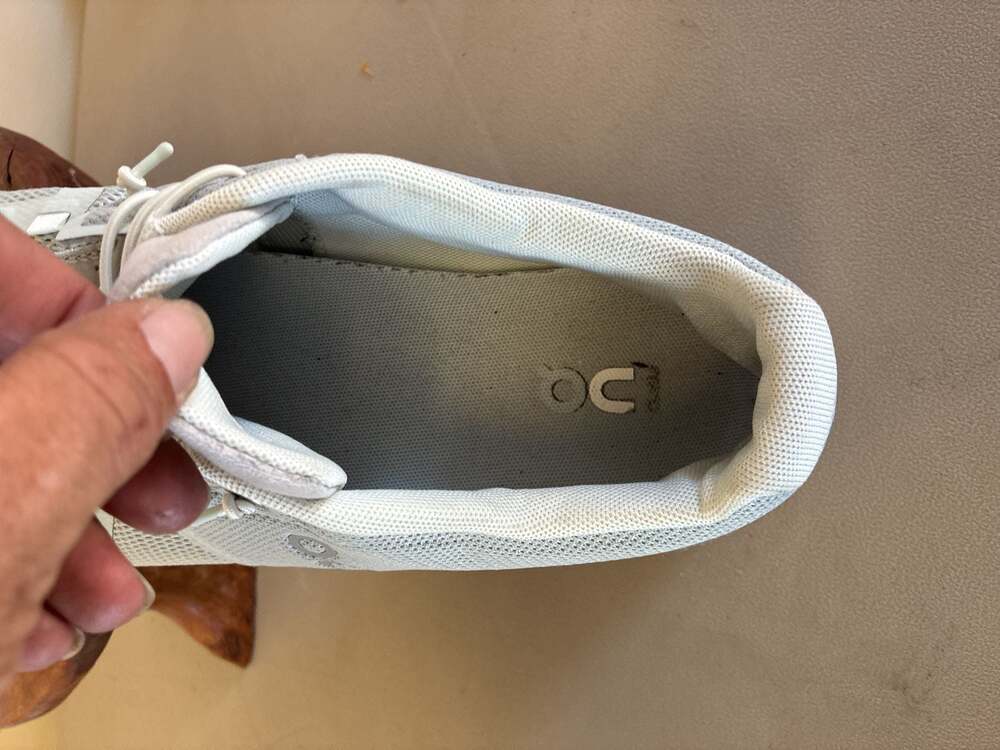 9.5 On Cloud 5 Women's Running Shoes in Glacier/Surf - Picture 2 of 6